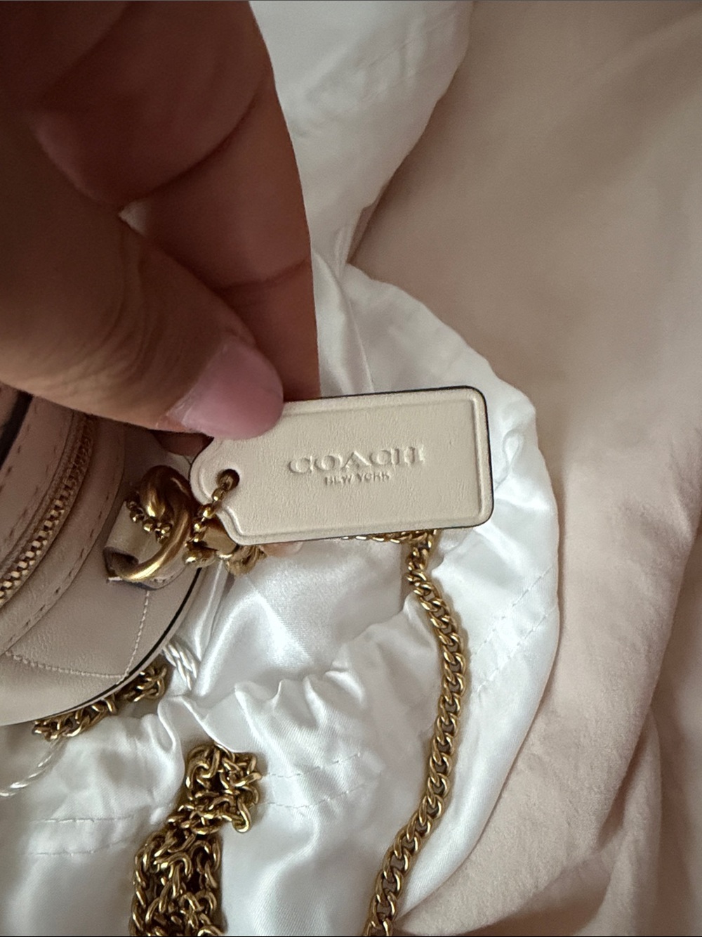 Coach Cream Quilted Leather Crossbody Bag with Gold Chain - Picture 5 of 7